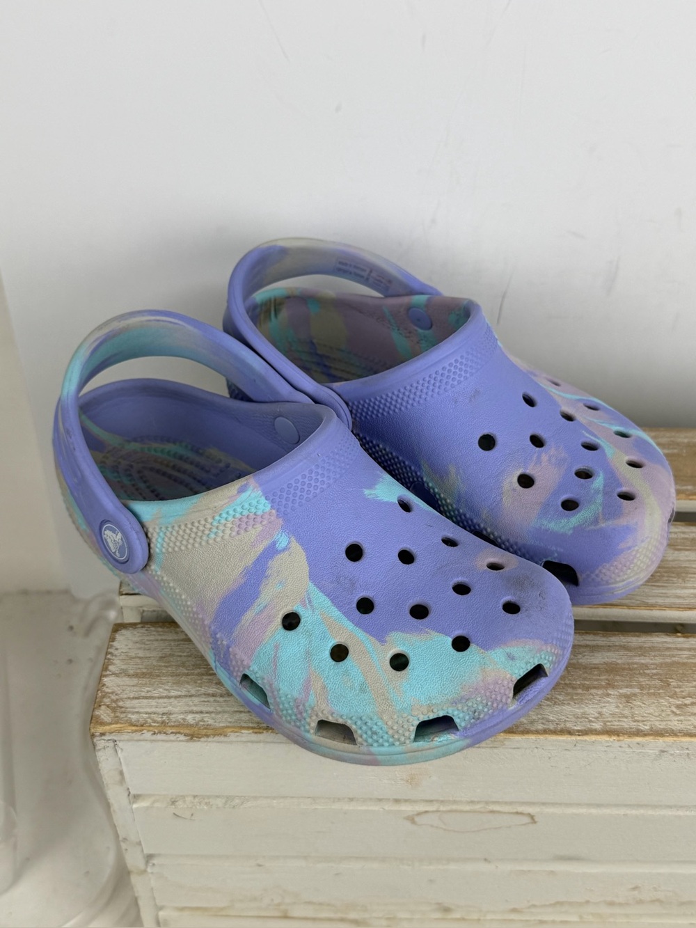 Crocs Classic Marbled Clogs purple and pastel blue swirl design size J1